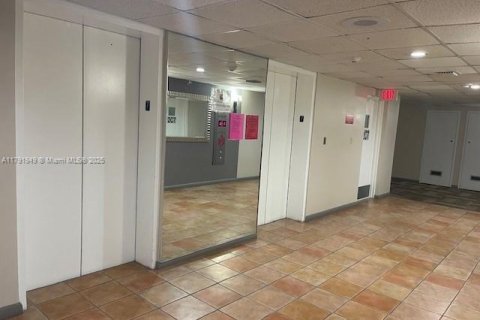 Condo in Hollywood, Florida, 2 bedrooms  № 1959173 - photo 6