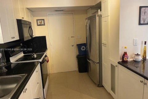 Condo in Hollywood, Florida, 2 bedrooms  № 1959173 - photo 12