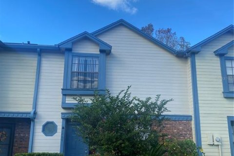 Townhouse in Casselberry, Florida 3 bedrooms, 139.17 sq.m. № 1885271 - photo 1