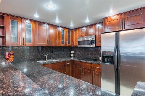 Copropriété à vendre à Hallandale Beach, Floride: 1 chambre, 68.84 m2 № 2088611 - photo 13