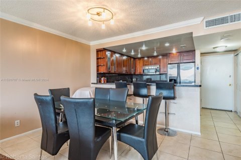 Copropriété à vendre à Hallandale Beach, Floride: 1 chambre, 68.84 m2 № 2088611 - photo 12