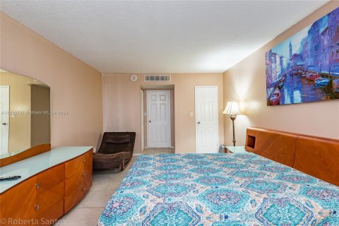 Copropriété à vendre à Hallandale Beach, Floride: 1 chambre, 68.84 m2 № 2088611 - photo 23