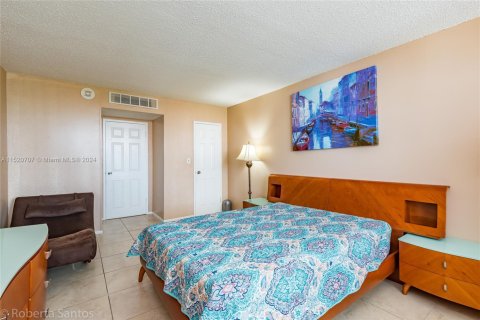 Copropriété à vendre à Hallandale Beach, Floride: 1 chambre, 68.84 m2 № 2088611 - photo 22