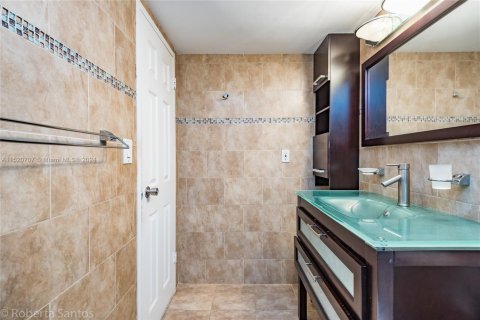 Copropriété à vendre à Hallandale Beach, Floride: 1 chambre, 68.84 m2 № 2088611 - photo 20