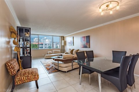Copropriété à vendre à Hallandale Beach, Floride: 1 chambre, 68.84 m2 № 2088611 - photo 9