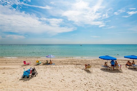 Copropriété à vendre à Hallandale Beach, Floride: 1 chambre, 68.84 m2 № 2088611 - photo 4