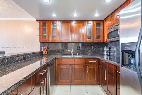 Copropriété à vendre à Hallandale Beach, Floride: 1 chambre, 68.84 m2 № 2088611 - photo 14