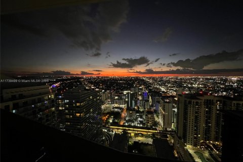Condominio en venta en Miami, Florida, 3 dormitorios, 156.54 m2 № 1888870 - foto 27