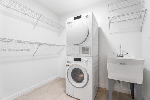 Condominio en venta en Miami, Florida, 3 dormitorios, 156.54 m2 № 1888870 - foto 20