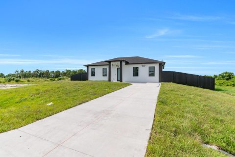 Casa en venta en Lehigh Acres, Florida, 4 dormitorios № 1875086 - foto 6