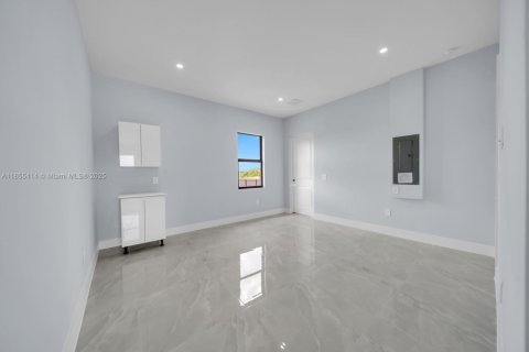 Casa en venta en Lehigh Acres, Florida, 4 dormitorios № 1875086 - foto 4