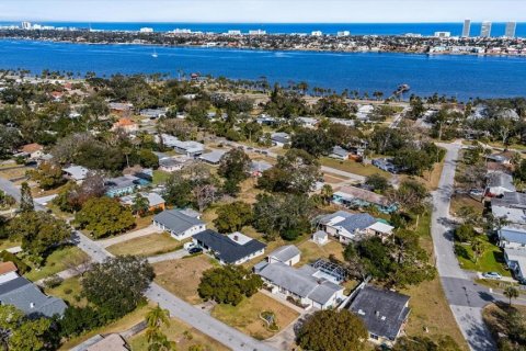 House in Daytona Beach, Florida 2 bedrooms, 142.14 sq.m. № 1524310 - photo 5
