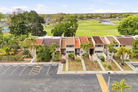 Townhouse in Miami, Florida 3 bedrooms, 136.66 sq.m. № 2040002