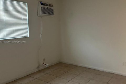 Villa ou maison à louer à Fort Lauderdale, Floride: 2 chambres, 181.16 m2 № 1976840 - photo 6