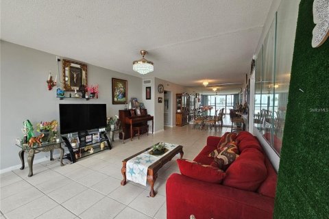 Apartment in Saint Petersburg, Florida 2 bedrooms, 119.84 sq.m. № 1908892 - photo 10
