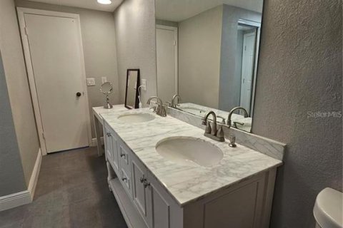 Apartment in Saint Petersburg, Florida 2 bedrooms, 119.84 sq.m. № 1908892 - photo 6