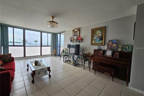 Apartment in Saint Petersburg, Florida 2 bedrooms, 119.84 sq.m. № 1908892 - photo 4