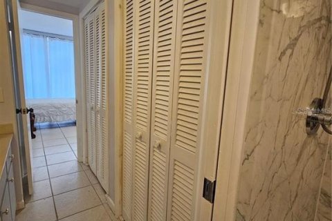 Apartment in Saint Petersburg, Florida 2 bedrooms, 119.84 sq.m. № 1908892 - photo 14