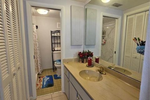 Apartment in Saint Petersburg, Florida 2 bedrooms, 119.84 sq.m. № 1908892 - photo 16