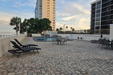 Apartment in Saint Petersburg, Florida 2 bedrooms, 119.84 sq.m. № 1908892 - photo 27