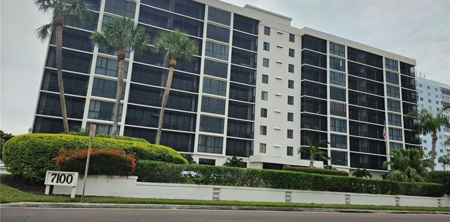 Appartement à Saint Petersburg, Floride 2 chambres, 119.84 m2 № 1908892