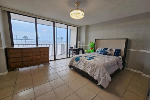 Apartment in Saint Petersburg, Florida 2 bedrooms, 119.84 sq.m. № 1908892 - photo 9