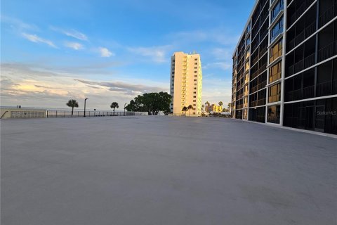 Apartment in Saint Petersburg, Florida 2 bedrooms, 119.84 sq.m. № 1908892 - photo 23