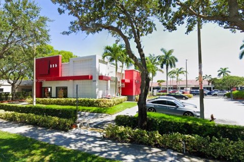 Propiedad comercial en venta en Miami Lakes, Florida № 1867837 - foto 1