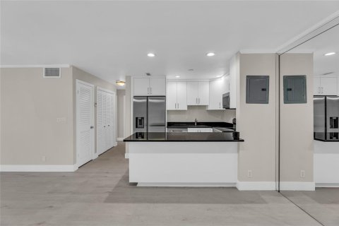 Condo in Fort Lauderdale, Florida, 2 bedrooms  № 2191224 - photo 6