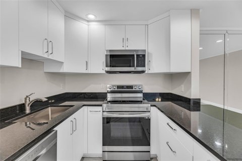 Condo in Fort Lauderdale, Florida, 2 bedrooms  № 2191224 - photo 2