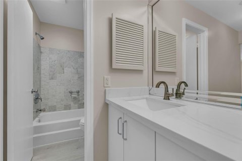 Condo in Fort Lauderdale, Florida, 2 bedrooms  № 2191224 - photo 15
