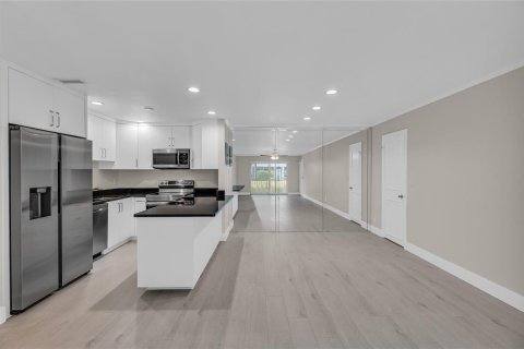 Condo in Fort Lauderdale, Florida, 2 bedrooms  № 2191224 - photo 4