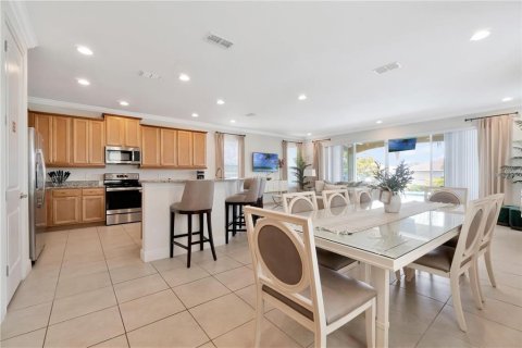 Casa en venta en Kissimmee, Florida, 5 dormitorios, 309.18 m2 № 1907002 - foto 6
