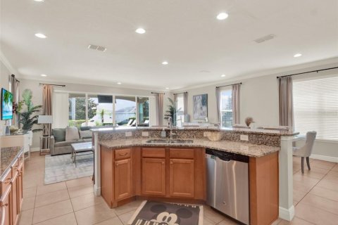 Casa en venta en Kissimmee, Florida, 5 dormitorios, 309.18 m2 № 1907002 - foto 7