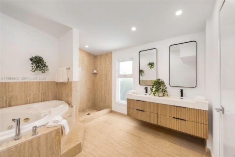 Купить виллу или дом в Майами, Флорида 4 спальни, 218.6м2, № 2048659 - фото 14