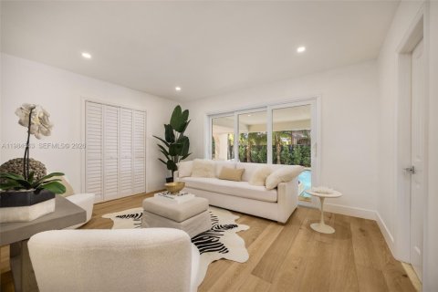 Купить виллу или дом в Майами, Флорида 4 спальни, 218.6м2, № 2048659 - фото 9