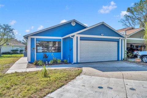 House in New Port Richey, Florida 2 bedrooms, 132.94 sq.m. № 2104378 - photo 2
