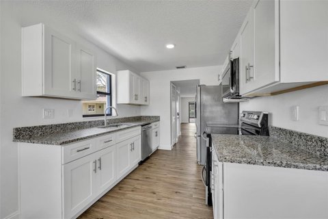 House in New Port Richey, Florida 2 bedrooms, 132.94 sq.m. № 2104378 - photo 14