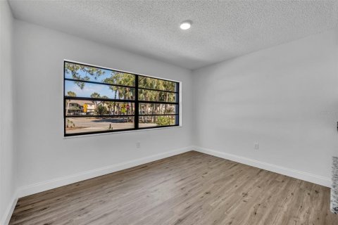 House in New Port Richey, Florida 2 bedrooms, 132.94 sq.m. № 2104378 - photo 15