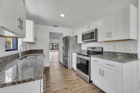 House in New Port Richey, Florida 2 bedrooms, 132.94 sq.m. № 2104378 - photo 7