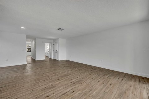 House in New Port Richey, Florida 2 bedrooms, 132.94 sq.m. № 2104378 - photo 4