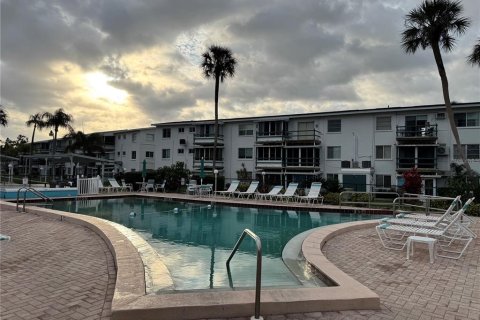 Condominio en venta en Bradenton, Florida, 1 dormitorio, 53.51 m2 № 2145070 - foto 2