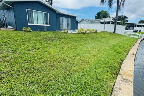 House in Saint Petersburg, Florida 3 bedrooms, 137.59 sq.m. № 1829207 - photo 18