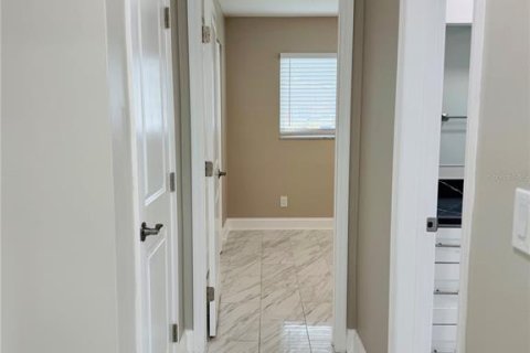 House in Saint Petersburg, Florida 3 bedrooms, 137.59 sq.m. № 1829207 - photo 13