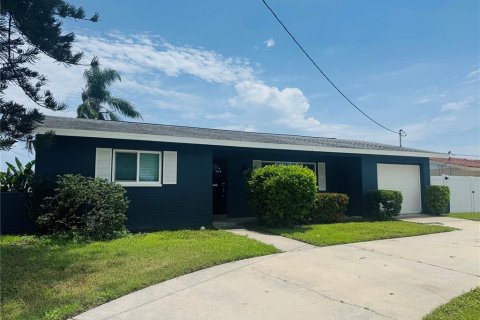 House in Saint Petersburg, Florida 3 bedrooms, 137.59 sq.m. № 1829207 - photo 19