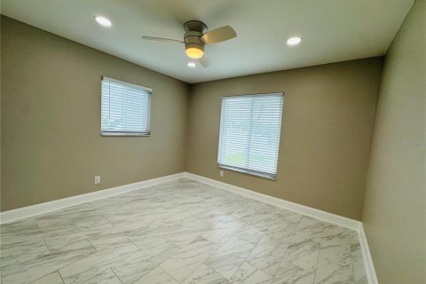 House in Saint Petersburg, Florida 3 bedrooms, 137.59 sq.m. № 1829207 - photo 14