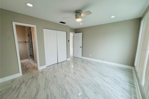 House in Saint Petersburg, Florida 3 bedrooms, 137.59 sq.m. № 1829207 - photo 10