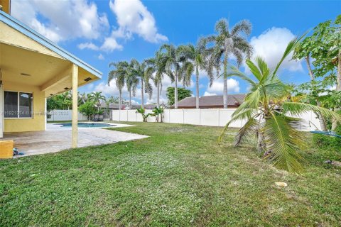 Casa en venta en Lauderhill, Florida, 5 dormitorios, 267.28 m2 № 1975280 - foto 21