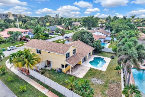Casa en venta en Lauderhill, Florida, 5 dormitorios, 267.28 m2 № 1975280 - foto 9