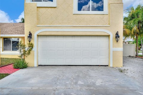 Casa en venta en Lauderhill, Florida, 5 dormitorios, 267.28 m2 № 1975280 - foto 7